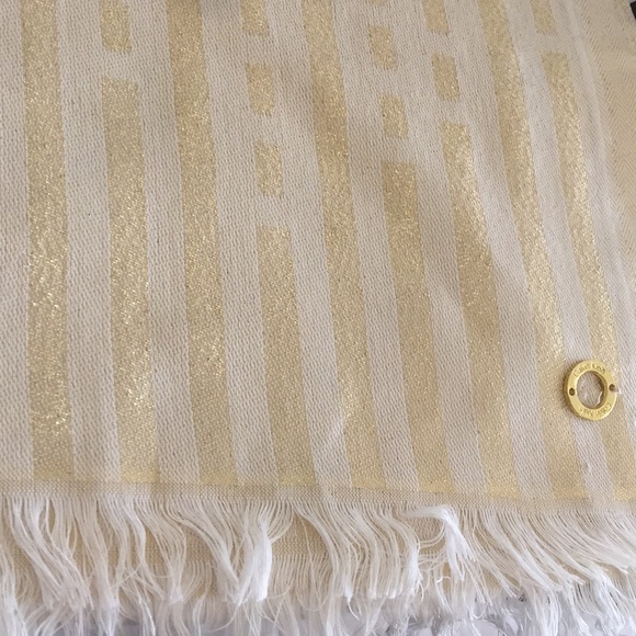 CALVIN KLEIN SCARF WRAP HUGE 28”X72” METALLIC GOLD - Picture 7 of 8